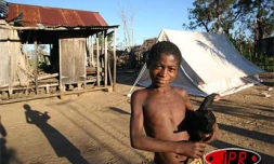 Samedi 25 mars 2007 -
La ville de Maroantsetra et  sa région ont été inondées suite au passage du cyclone Indlala