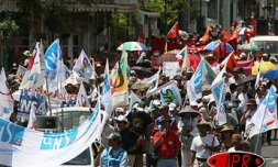 Jeudi 8 février 2007 -

À l'appel des syndicats de la fonction publique, un millier de personnes ont manifesté à Saint-Denis