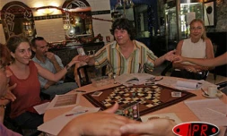 Lundi 12 décembre 2005 -

Les promoteurs du Tao, un jeu basé sur la concentration et la réflexion, ont présenté leur jeu