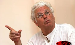 Lundi 19 avril 2004
Jean-Jacques Annaud est  à La Réunion pour la présentation de son film &quot;Deux frères&quot;
