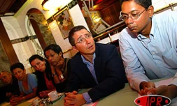 Mercredi 30 juin 2004 -
Jean-Jacques Morel reste dans la majorité municipale dionysienne, mais forme un groupe "pour aiguillonner la majorité"