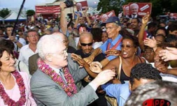 Le socialitste Lionel Jospin, candidat à la présidentielle d'avril 2002, a effectué un séjour éclair à La Réunion le samedi 9 mars 2002