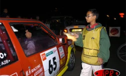 Vendredi 2 septembre 2005 


Plus de 600 bénévoles de tous âges sont mobilisés pour que ce Tour 
Auto soit une réussite

(Photo J.P.)