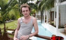 Vendredi 2 décembre 2005 


Le comédien Jean-Paul Rouve assiste au premier festival du film de La Réunion