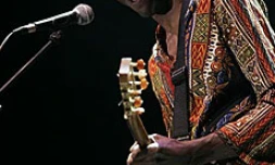 Samedi 7 août 2004

Keziah Jones le guitariste aux doigts magiques