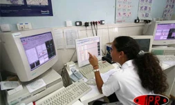 Le laboratoire de biologie du CHD de Bellepierre (Saint-Denis)
