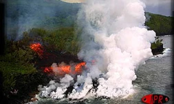 14 janvier 2002, la lave traverse la route nationale 2 reliant Sainte-Rose (Est) à Saint-Philipe (Sud) et se jete dans la mer