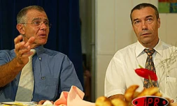 Samedi 28 juin 2003
Philippe Lacoste quitte la direction régionale désormais assurée par Jean-Guy Lengliné. Le passage de témoin a eu lieu ce vendredi 27 juin 2003