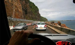 Lundi 17 avril 2006

Ouverte pour Pâques, la route du littoral sera de nouveau interdite aux véhicules légers à partir de mardi