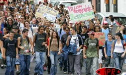 Mardi 8 mars 2005

Les lycéens ont de nouveau manifesté contre le projet de loi Fillon