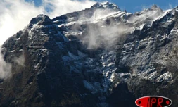 Samedi 2 août 2003
Le Piton des Neiges sous un tapis de neige vu du Maïdo 
Photo Nicolas Villeneuve
