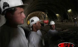 Lundi 12 juin 2006 -

La maison de la route des Tamarins est un lieu d'accueil pour ceux qui souhaitent suivre l'avancement du projet