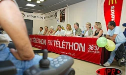Mardi 19 octobre 2004 -
Lors de la présentation de l'édition 2004 du Téléthon