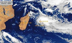 Photo satellite de la tempête tropicale Manou
