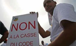 Mardi 21 novembre 2006 - 
A l'appel de l'intersyndicale entre 1000 et 1500 personnes ont manifesté contre la politique du gouvernement