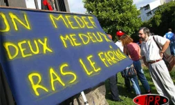 Mardi 18 mai 2004 - 

Des dizaines TOS se sont réunis devant le rectorat à Saint-Denis