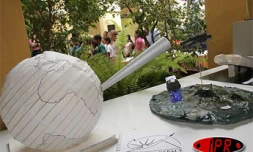Vendredi 27 mai 2005L'école Jules Reydellet et le collège Bois-de-Nèfles ont remporté le concours de maquettes "Mémorial de l'espace"