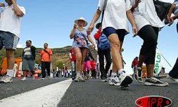 Mardi 12 août 2003
La marche a été organisée pour protester contre la baisse des quotas de CES