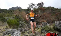 Vendredi 20 octobre 2006 -

Grand raid 2006 - Vincent Delabarre caracole en tête dans Mafate