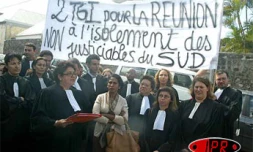 Mardi 24 juin 2007
Les avocats du sud craignent une possible fermeture du tribunal de Saint-Pierre.