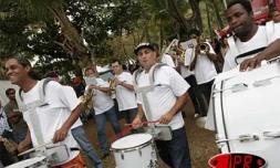 Vendredi 5 août 2005

La fanfare du conservatoire national de région a ouvert les festivités au Massalé