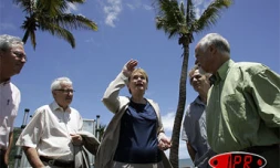 Mercredi 9 février 2005

Marie Georges Buffet, secrétaire nationale du PCF, en visite à la Réunion