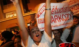 Dimanche 6 mai 2007 - Présidentielle -
À Saint-Denis, les militants UMP fêtent la victoire de Nicolas Sarkozy