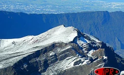 Dimanche 3 août 2003
Spectacle exceptionnel du volcan et du Piton des Neiges sous la neige glacée
