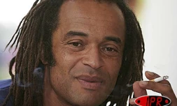 Lundi 25 avril 2005 -

Yannick Noah est arrivé dans la matinée à La Réunion