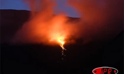 Mardi 27 décembre 2005 -

Colère nocturne pour le piton de la Fournaise