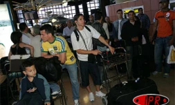 Les footballeurs de l'olympique de Marseille sont arrivés à La Réunion le mardi 25 mai 2004. Ils disputeront un match amical contre une sélection de joueurs réunionnais