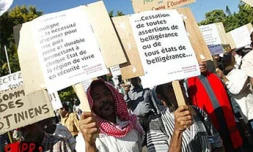 Plus d'un millier de manifestants ont manifesté le dimanche 28 avril 2002 dans les rues de Saint-Denis à l'appel du collectif Réunion - Palestine
