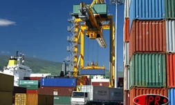 Containers stockés sur le port
Port Réunion est le 3e port français et le 1er port des îles de l'Océan Indien pour le volume de containers traités
