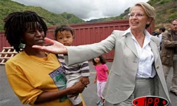 Jeudi 30 août 2007 -

Michèle Alliot-Marie, ministre de l'intérieur, de l'outre-mer et des collectivités territoriales, en visite à La Réunion