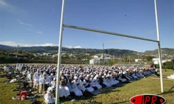 Vendredi 4 novembre 2005- 

À Saint-Denis, la traditionnelle prière de l'Aïd el fitr a réuni les musulmans sur le stade de Champ Fleuri