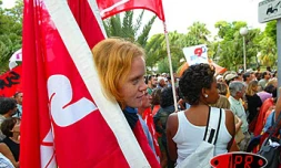 Mercredi 10 septembre 2003
À l'appel de l'intersyndicale  de l'Éducation nationale, 300 personnes se sont rassemblées devant la préfecture