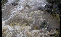 Le cyclone tropical Ando, qui a frôlé La Réunion le samedi 6 janvier 2001, a amené de fortes précipitations dans son sillage