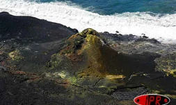 Lundi 6 septembre 2004

La rencontre de l'eau et du feu a donné naissance à une plateforme et à 3 cônes volcaniques en bord de mer