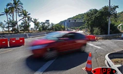 Lundi 13 août 2007 -

La route du littoral est complètement fermée suite à la purge de 5 500 tonnes de pierres