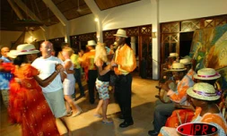 À Rodrigues, la polka, la valse, la mazurka cotoient en bonne intelligence le séga accordéon et le séga tambour