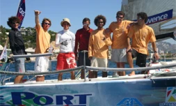 L'équipage réunionnais de &quot;La Route des Iles - Marseille - Corse 2005&quot; (Photo ligue de voile de La Réunion)