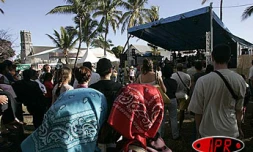 Vendredi 6 aoüt 2004 -

Le Sakifo Muzik Festival a démarré sur les chapeaux de roues