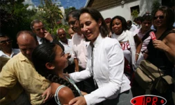 Vendredi 13 octobre 2006 - 

Ségolène Royal a rencontré à Saint-Paul des représentants d'associations de proximité luttant contre le chikungunya