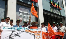 Lundi 13 décembre 2004

Le personnel de CBL (Saint-Denis)  est en grève