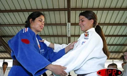Samedi 4 décembre 2004

Animation pour les jeunes judokas avec Karima Medjeded, championne para-olympique du judo 2004, venue à La Réunion spécialement pour le téléthon