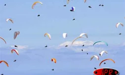 Dimanche 5 novembre 2006 -

Lors de la première manche de la finale de la coupe du monde de parapente à Saint-Leu