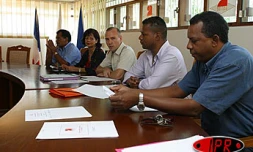 Lundi 6 décembre 2004
Lors de la présentation de l'union des maîtres artisans de La Réunion