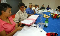 Jeudi 26 février 2006
Les différentes composantes de la liste &quot;Alliance&quot; ont signé une plateforme de gestion pour le conseil régional