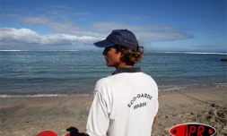 Jeudi 23 août 2007 - 

Des balises délimitant les zones sanctuaires ont été déposées dans le lagon