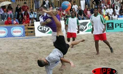 Dimanche 8 octobre 2006 -

Phase de jeu du tournoi de beach Soccer à Saint-Pierre remporté par l&quot;équipe de France entraînée par Éric Cantona